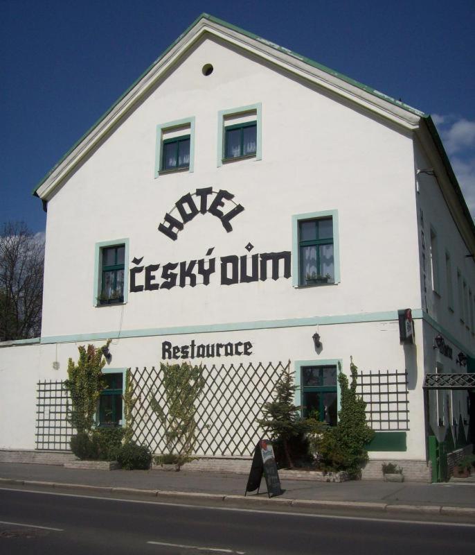 Hotel*** Cesky Dum Chomutov Buitenkant foto