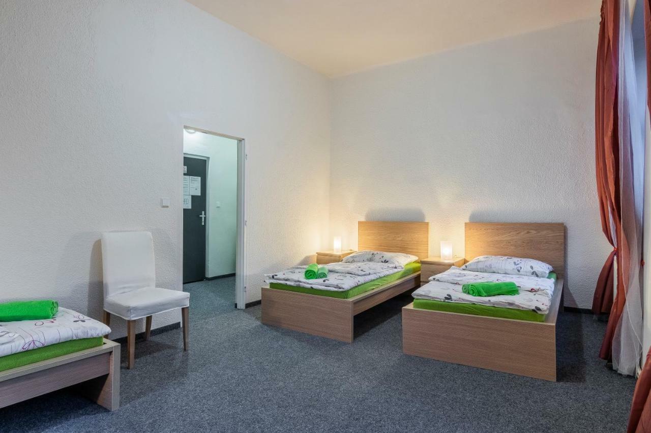 Hotel*** Cesky Dum Chomutov Buitenkant foto